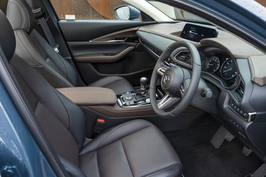 Интерьер Mazda CX-30 Skyactiv-G 2019 года  (UK) (фото 8 из 93)